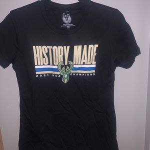 Milwaukee bucks t shirt